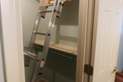 Telescoping ladder close